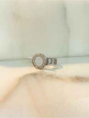 Mother-of-Pearl Round Statement Ring in Silver